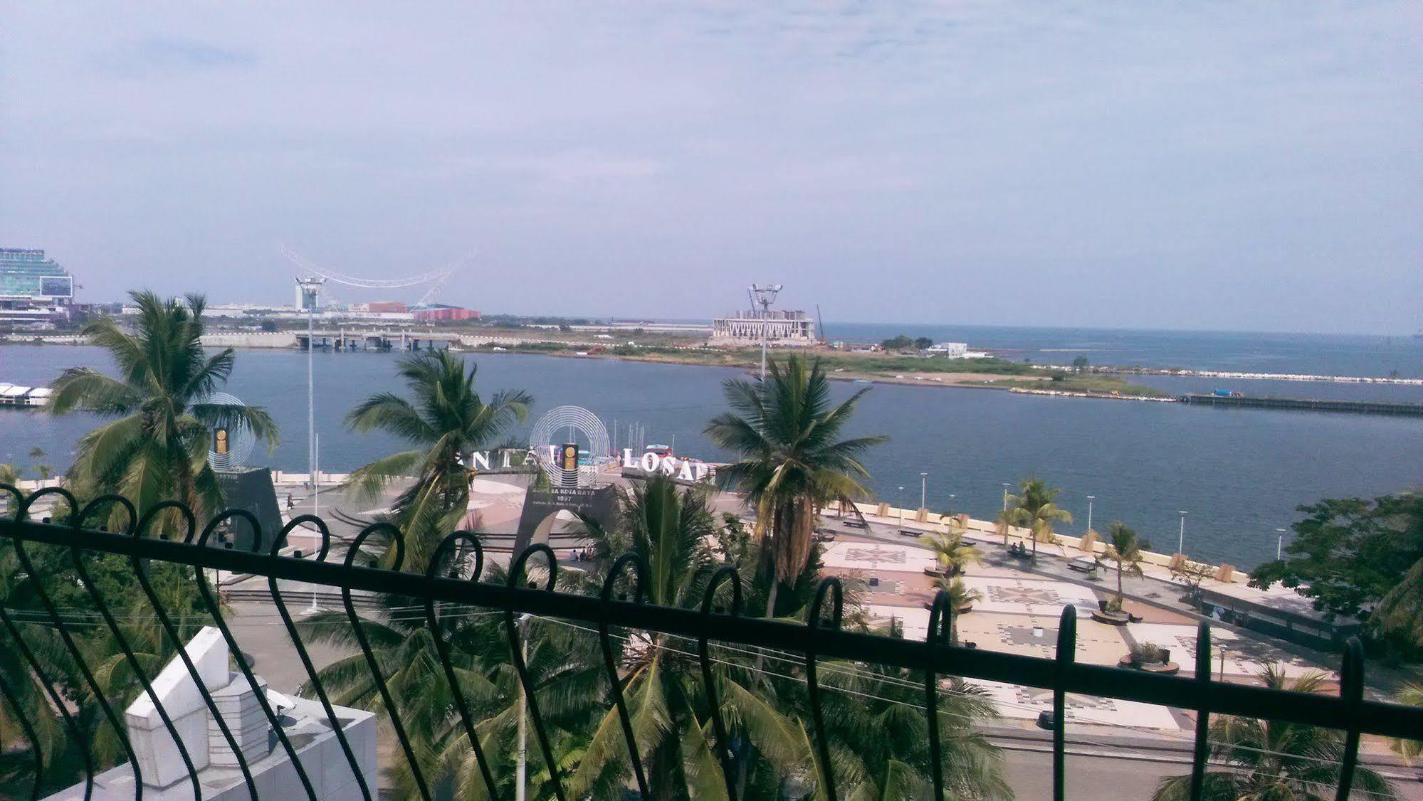 Hotel Anging Mammiri Makassar